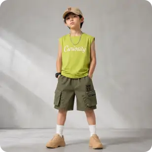 同一套服装生成的第 1 种模特动作效果